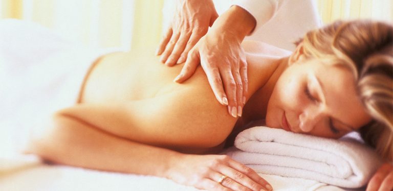 A woman getting a Swedish massage